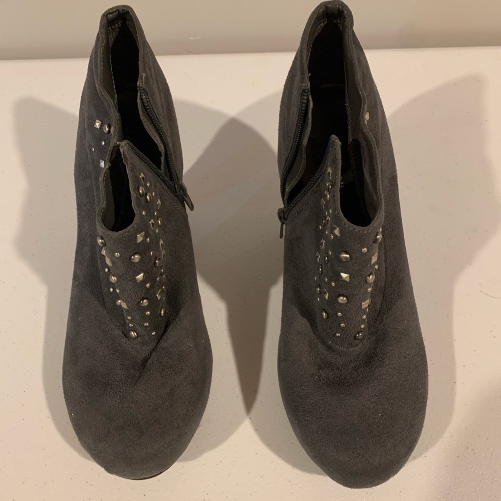 WOMEN’S HIGH HEEL STUDDED ANKLE BOOTS SZ 11W